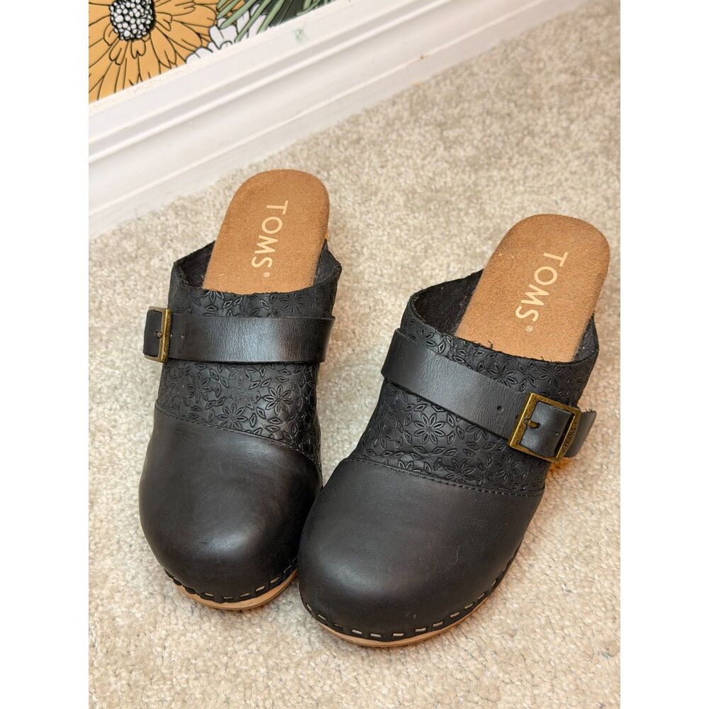 TOMS Elisa Clog Black Leather Embossed Floral Buckle Mule Women Size 5.5
